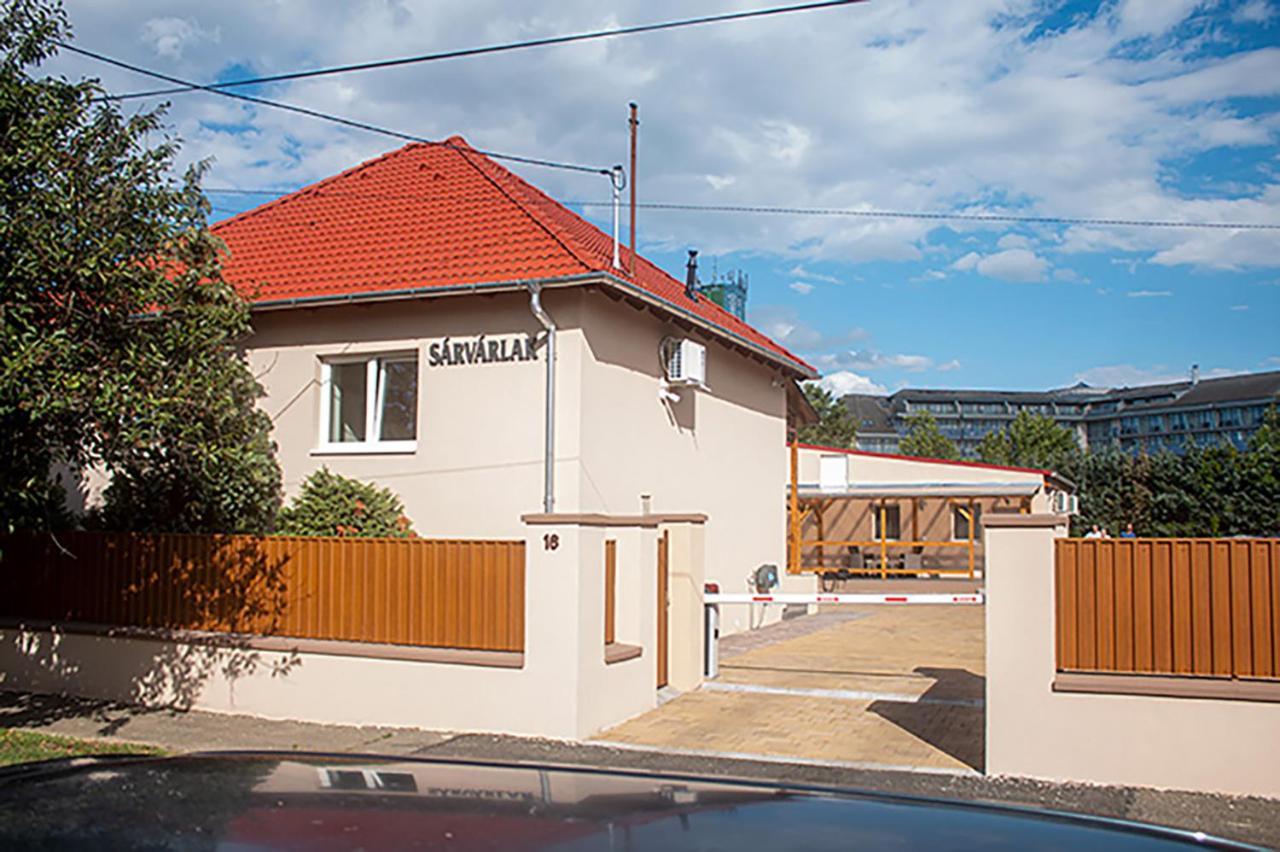 Sarvarlak Apartmanhaz *