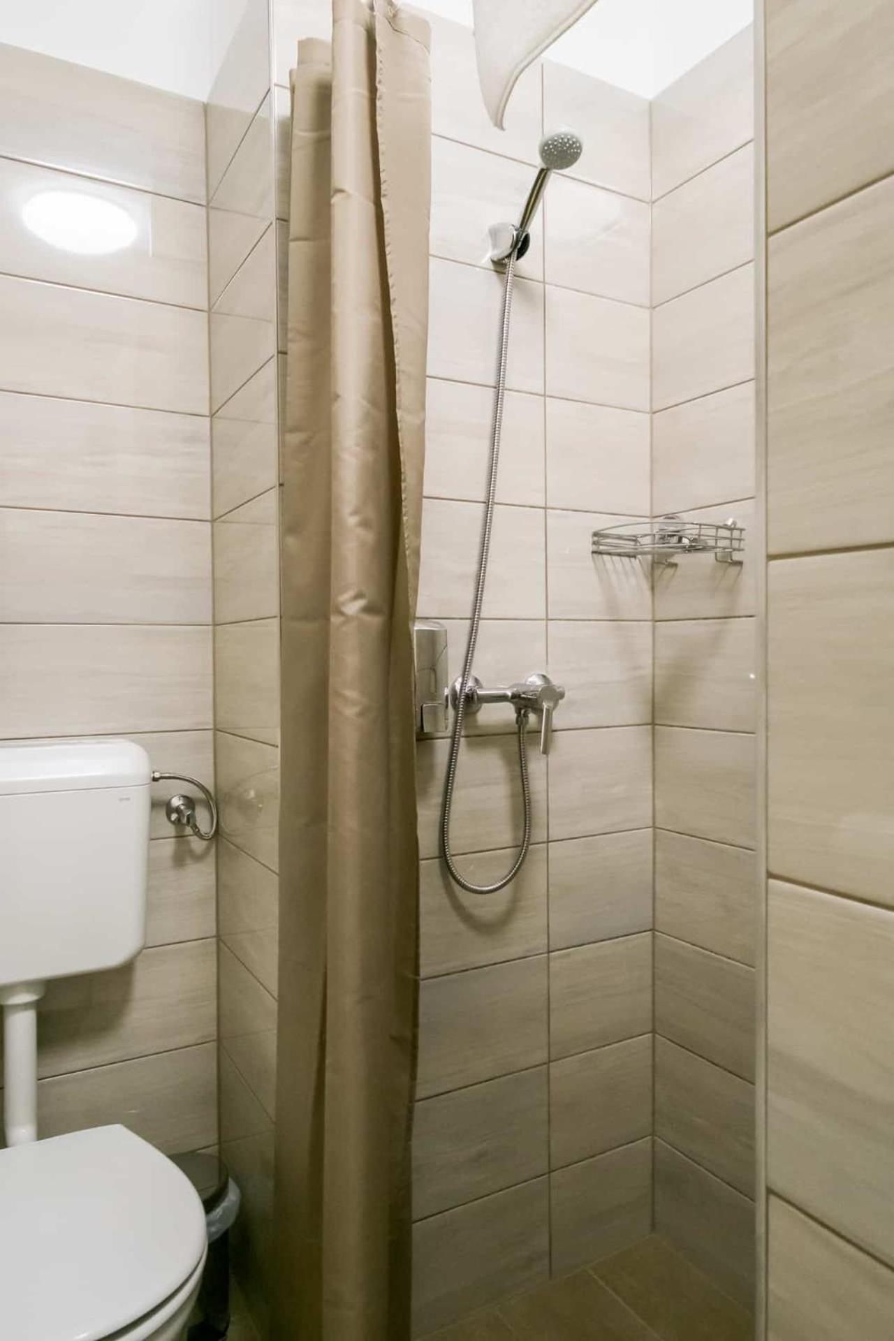 Sarvarlak Apartmanhaz